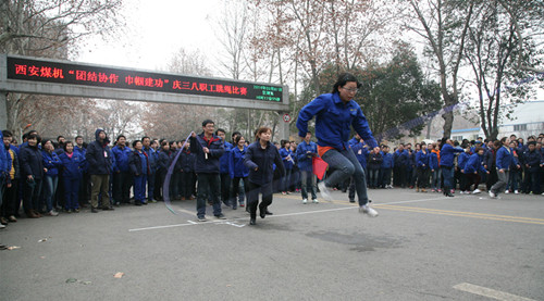 公司開展“團(tuán)結(jié)協(xié)作，巾幗建功”慶三八跳繩比賽